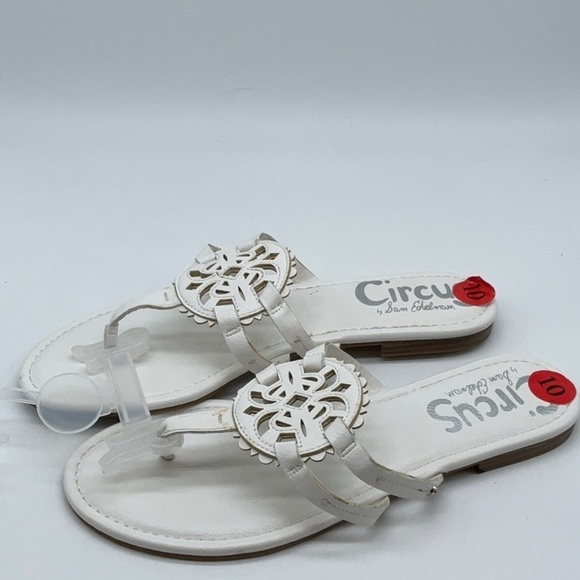 Circus by Sam Edelman
Women's Canyon Medallion Flat Sandals white - Picture 3 of 6